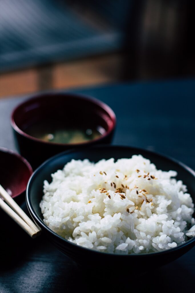 お米に少し胡麻がかかっています。